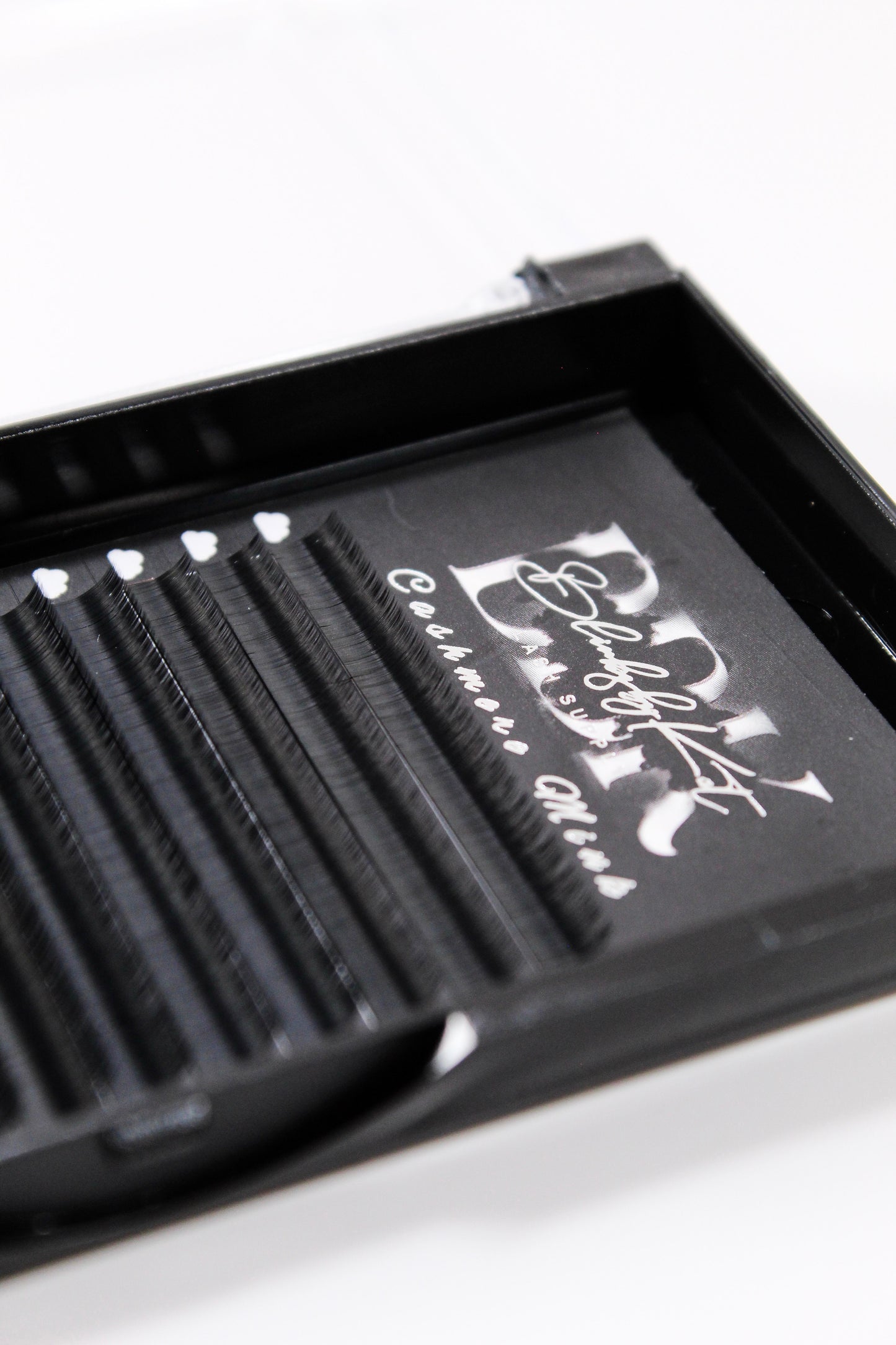 BOTTOMS UP LASH TRAY